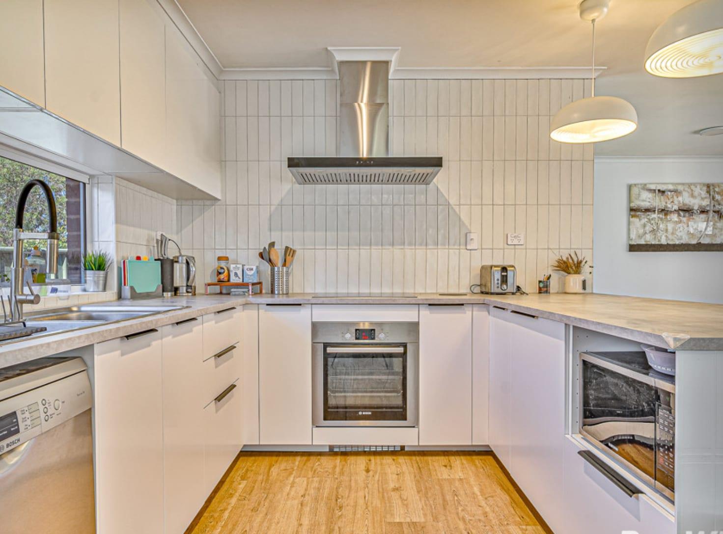 Golden Square Druid — interior — Square Sil Kitchen