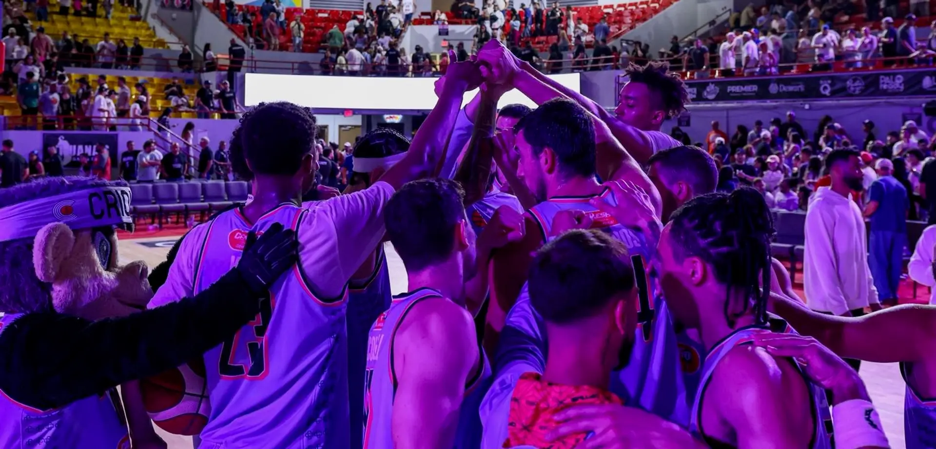 Criollos player driving to the basket