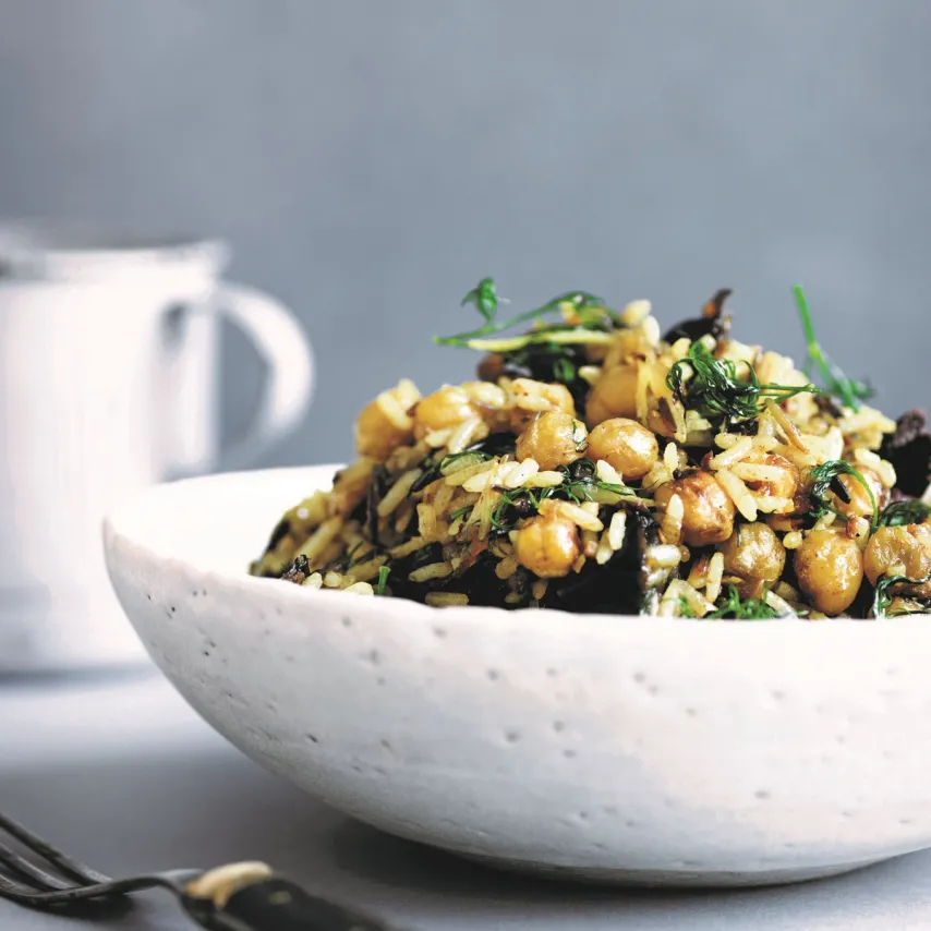 Rissalat med karryristede kikærter