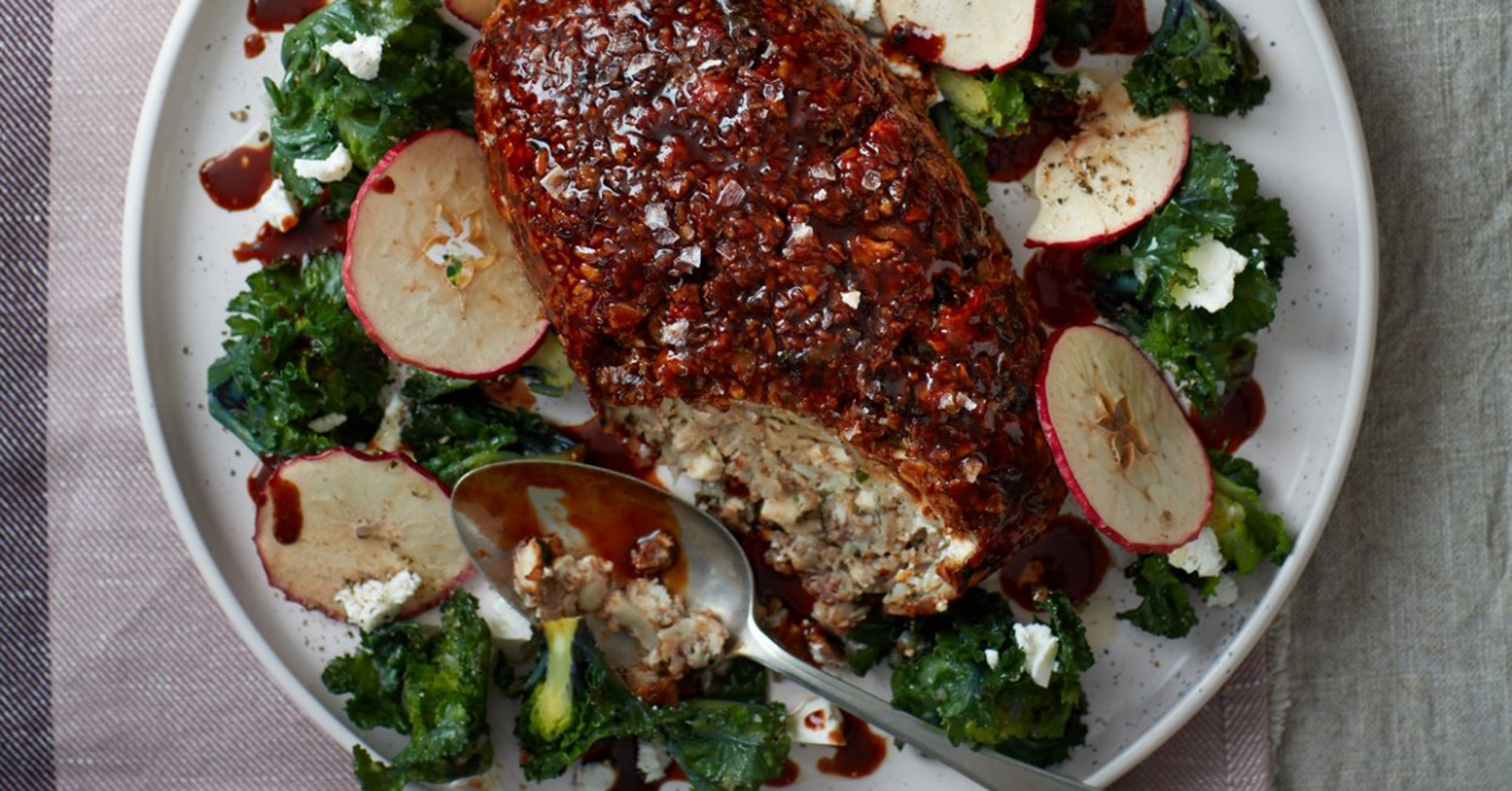 Farsbrød af hasselnødder og jordskokker med æblesky