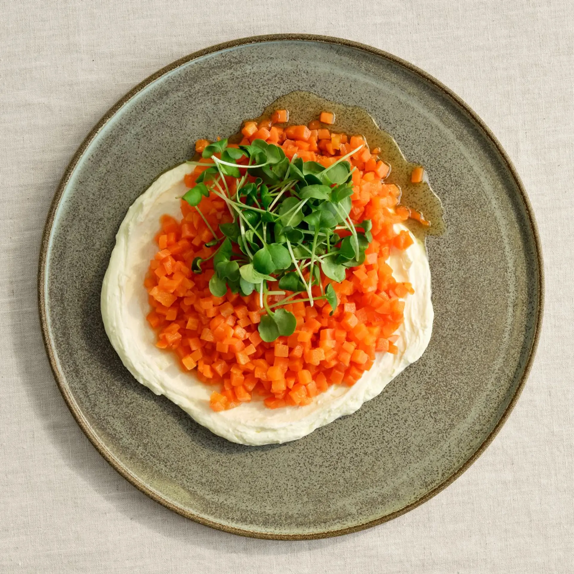 Gulerodstatar med fynsk rygeost