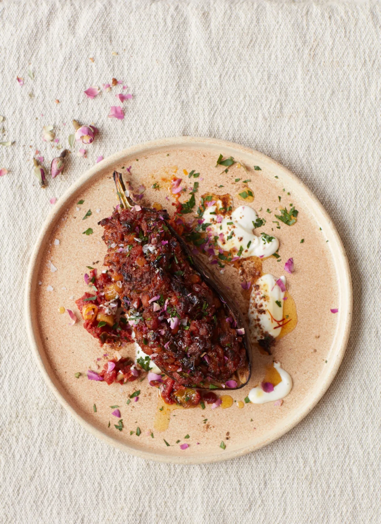 Fyldte auberginer med ris, gule ærter, safran og mynte