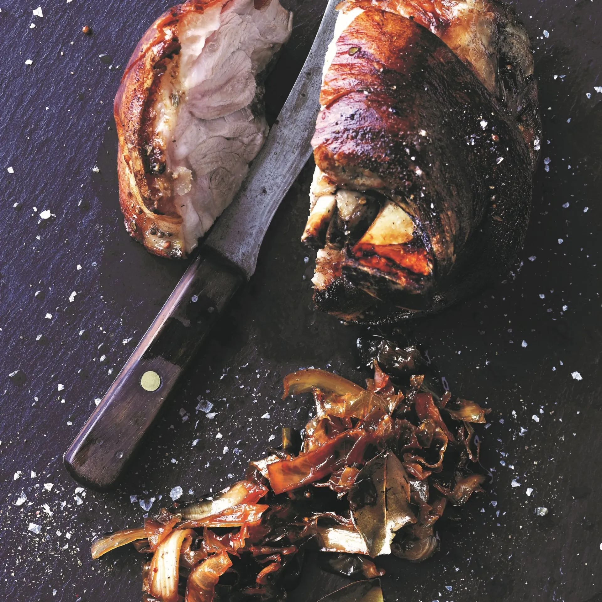 Tilberedning af svineskank og svinebryst