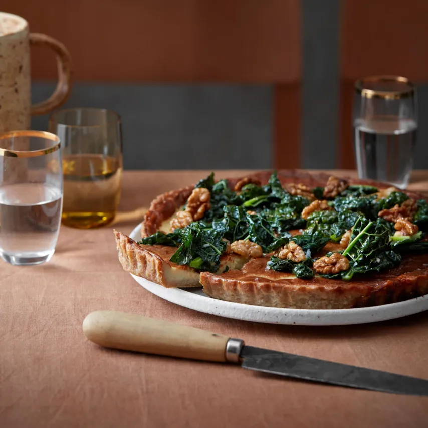 Ølandstærte med palmekål, valnødder og stilton