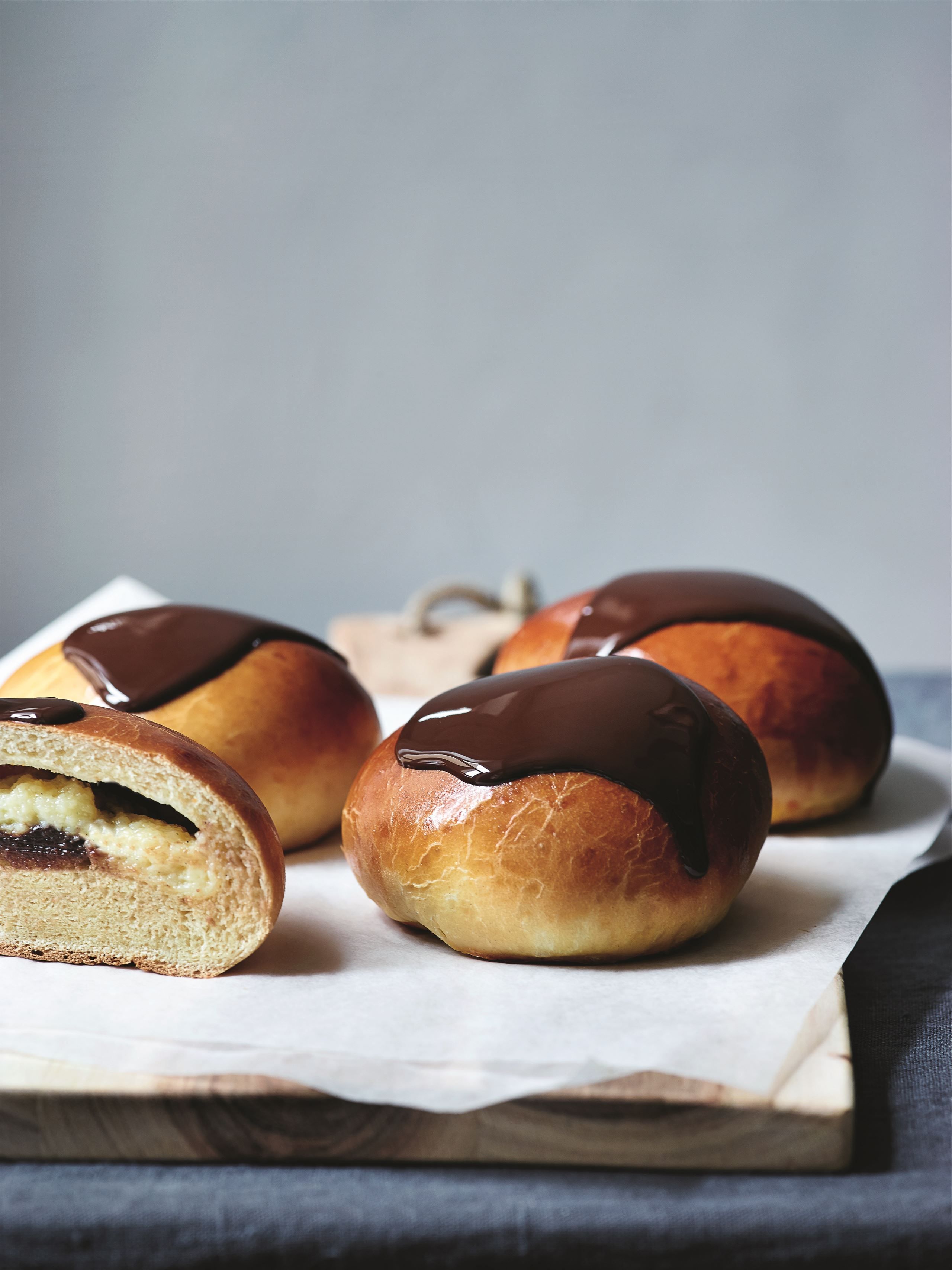 Fastelavnsboller med remonce og vaniljecreme