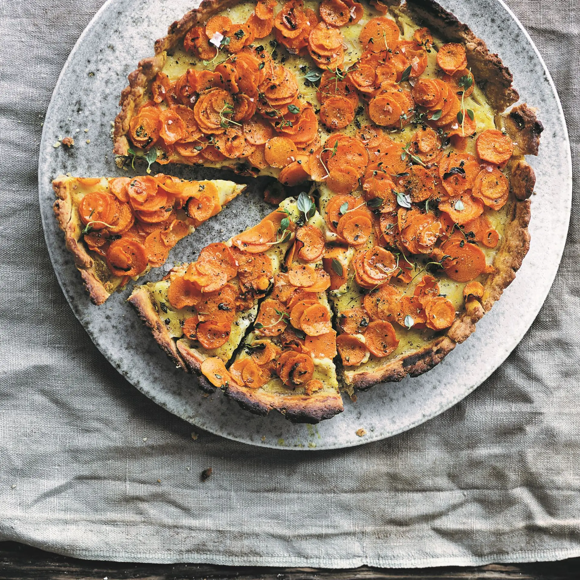 Gulerodstærte med karry og citrontimian