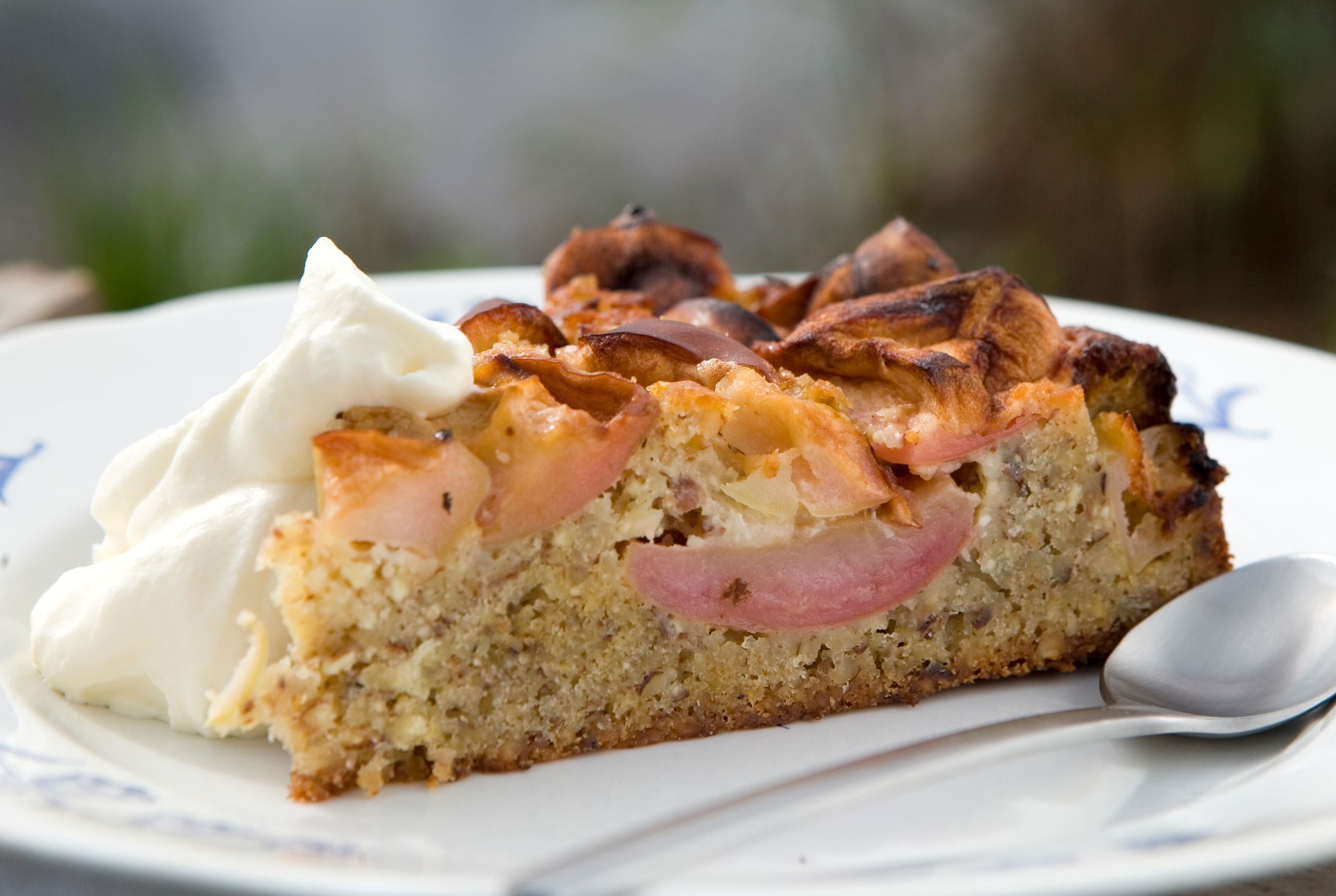 Æblekage med sirup og cider