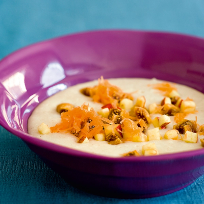 Boghvedegrød med kokos, æbler, figner og gulerødder