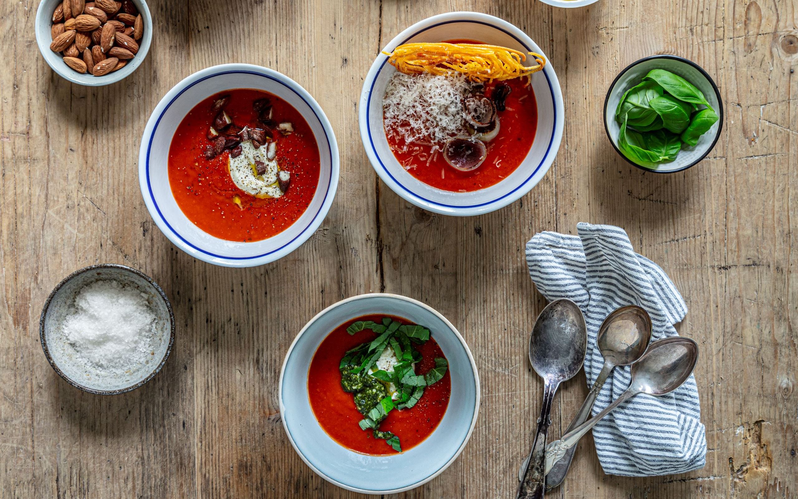 Klassisk tomatsuppe med 3 toppings