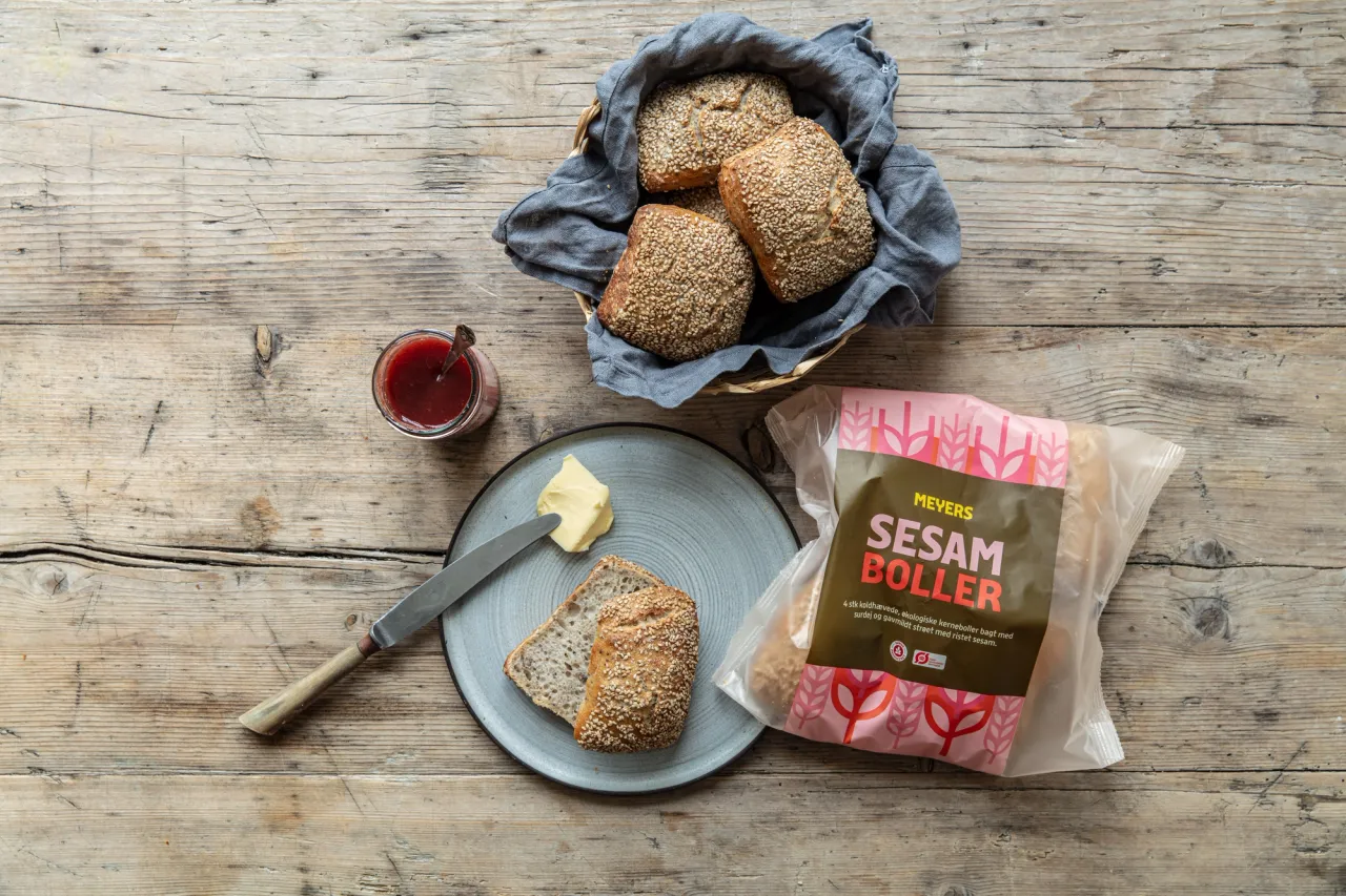 Meyers' sesamboller på frokost