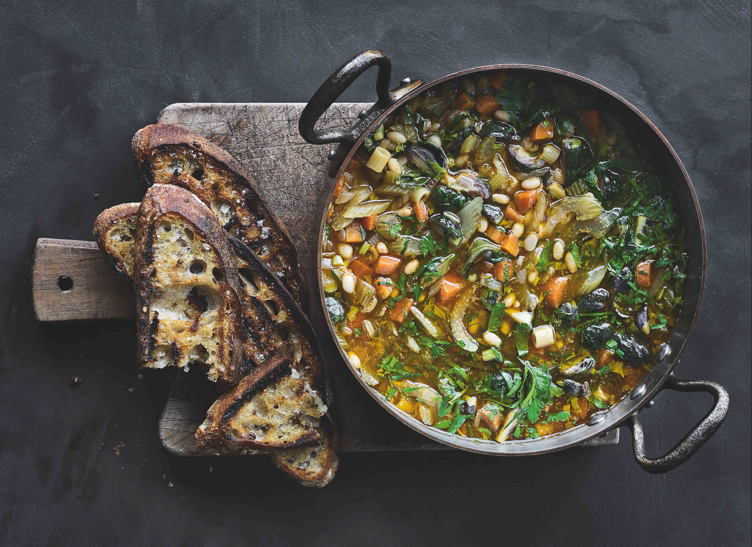 Vegetarisk minestronesuppe