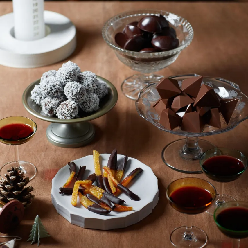 Lyse fyldte chokolader med citronpraliné