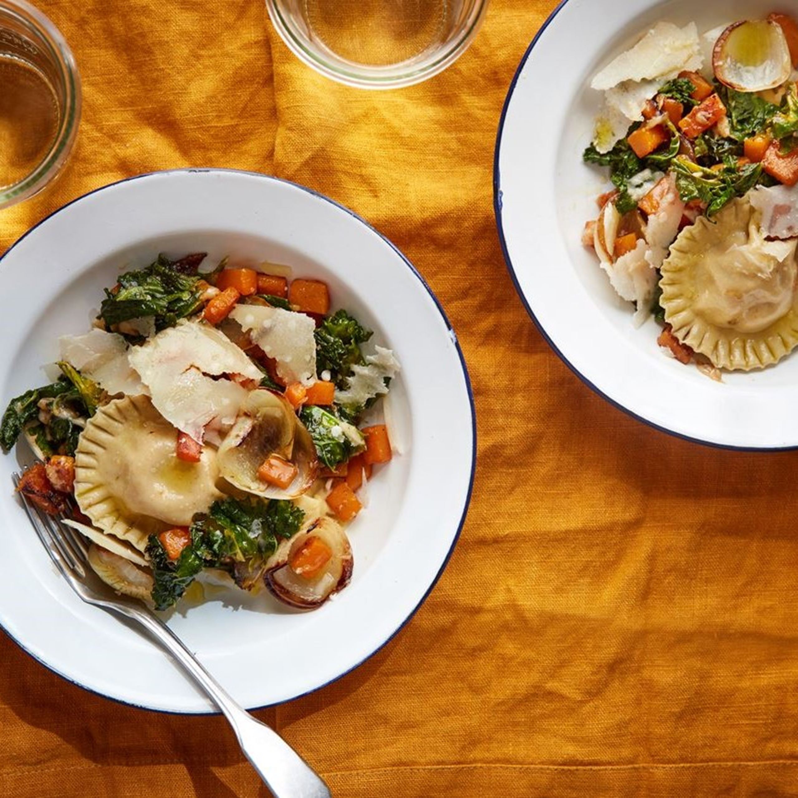 Fyldt pasta med græskar og kål