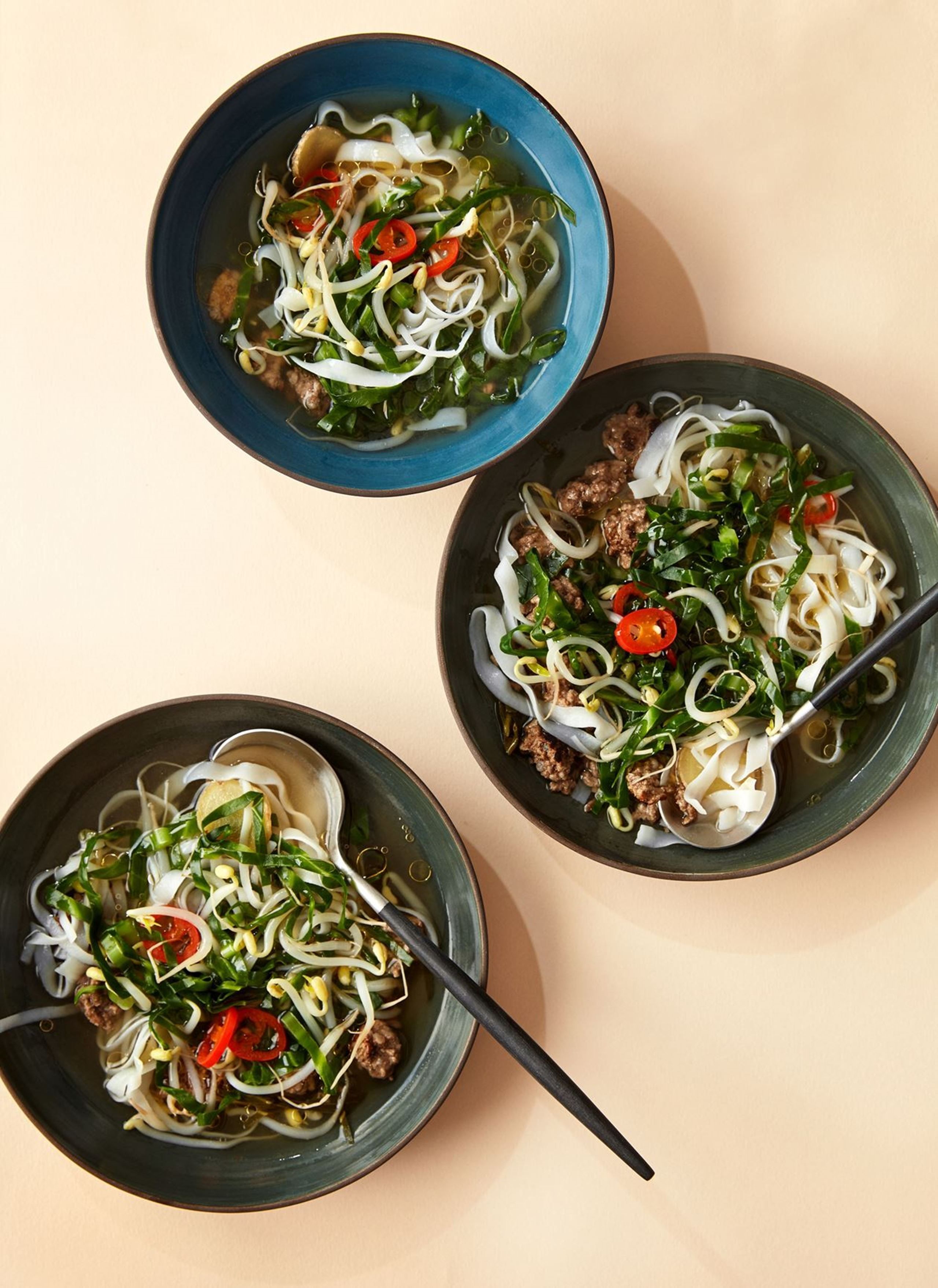 Hurtig nudelsuppe med oksekød