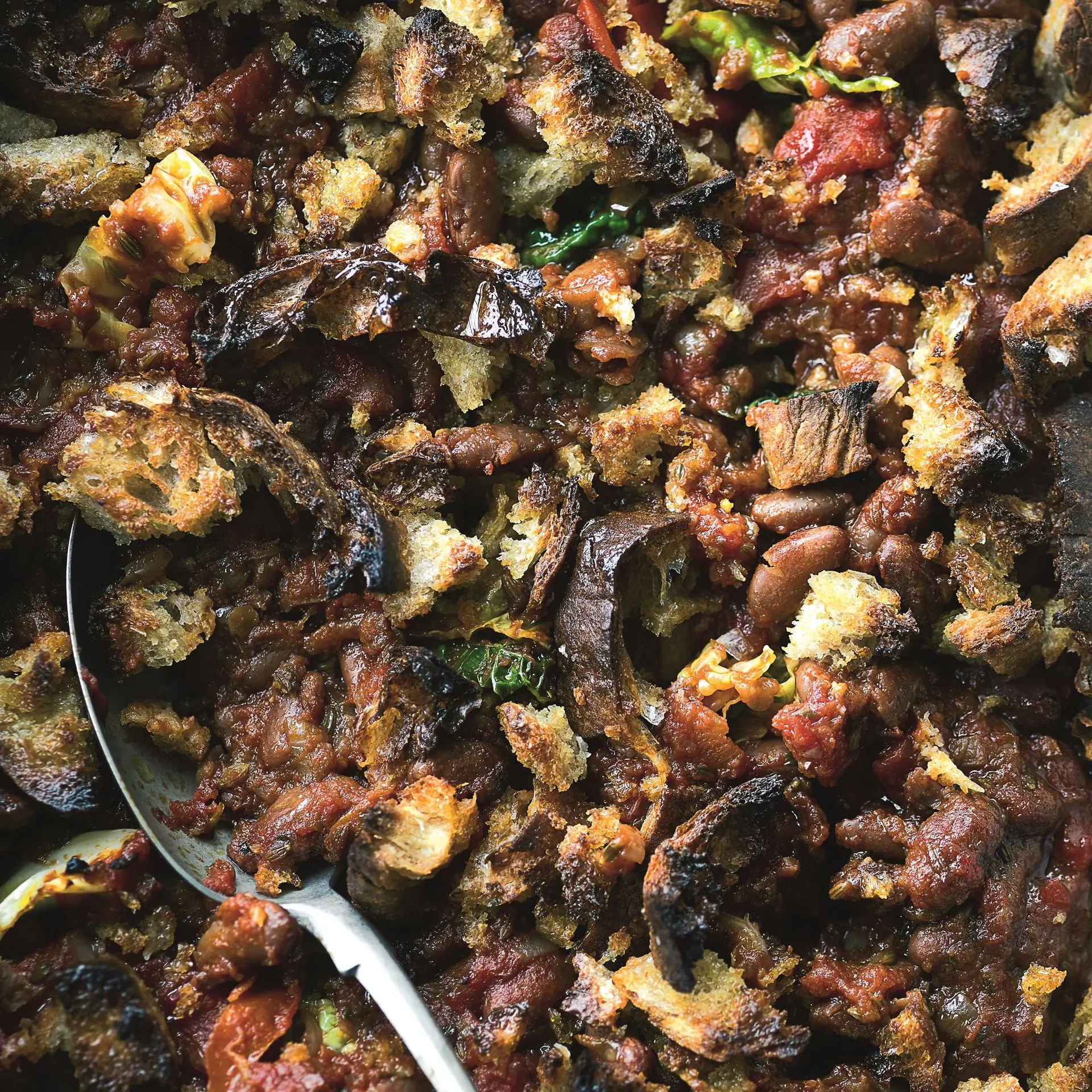 Bagte bønner med savoykål og persillepesto