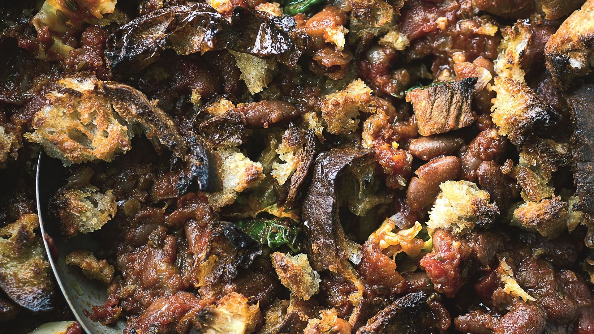 Bagte bønner med savoykål og persillepesto