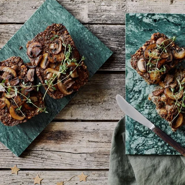 Svampepaté med nødder og ristede svampe