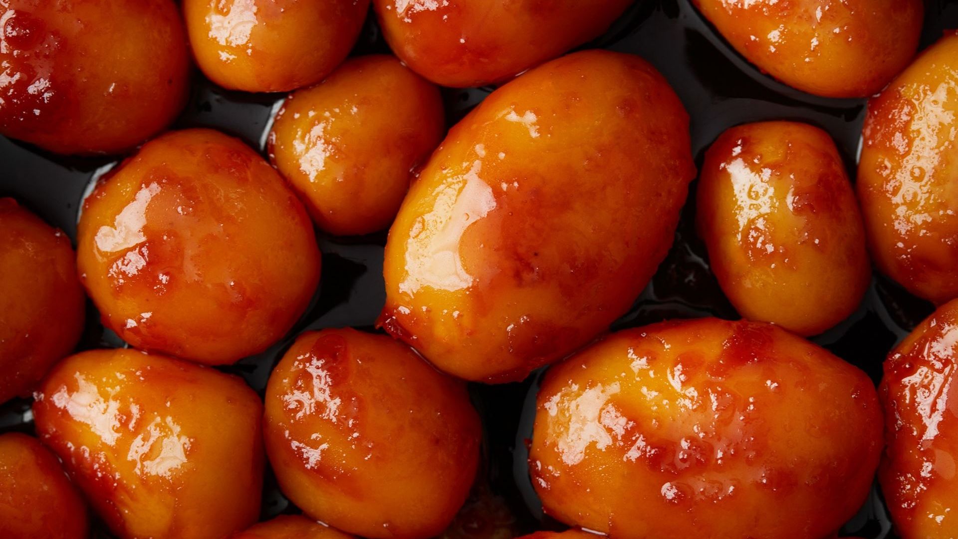 Brunede kartofler af vand, sukker og smør