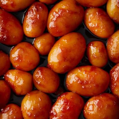 Brunede kartofler af vand, sukker og smør