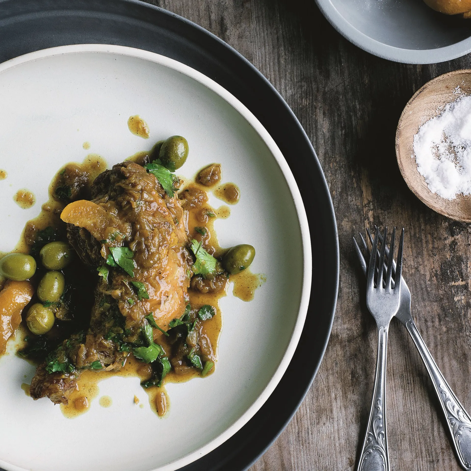 Kyllinge-tagine med oliven og saltede citroner