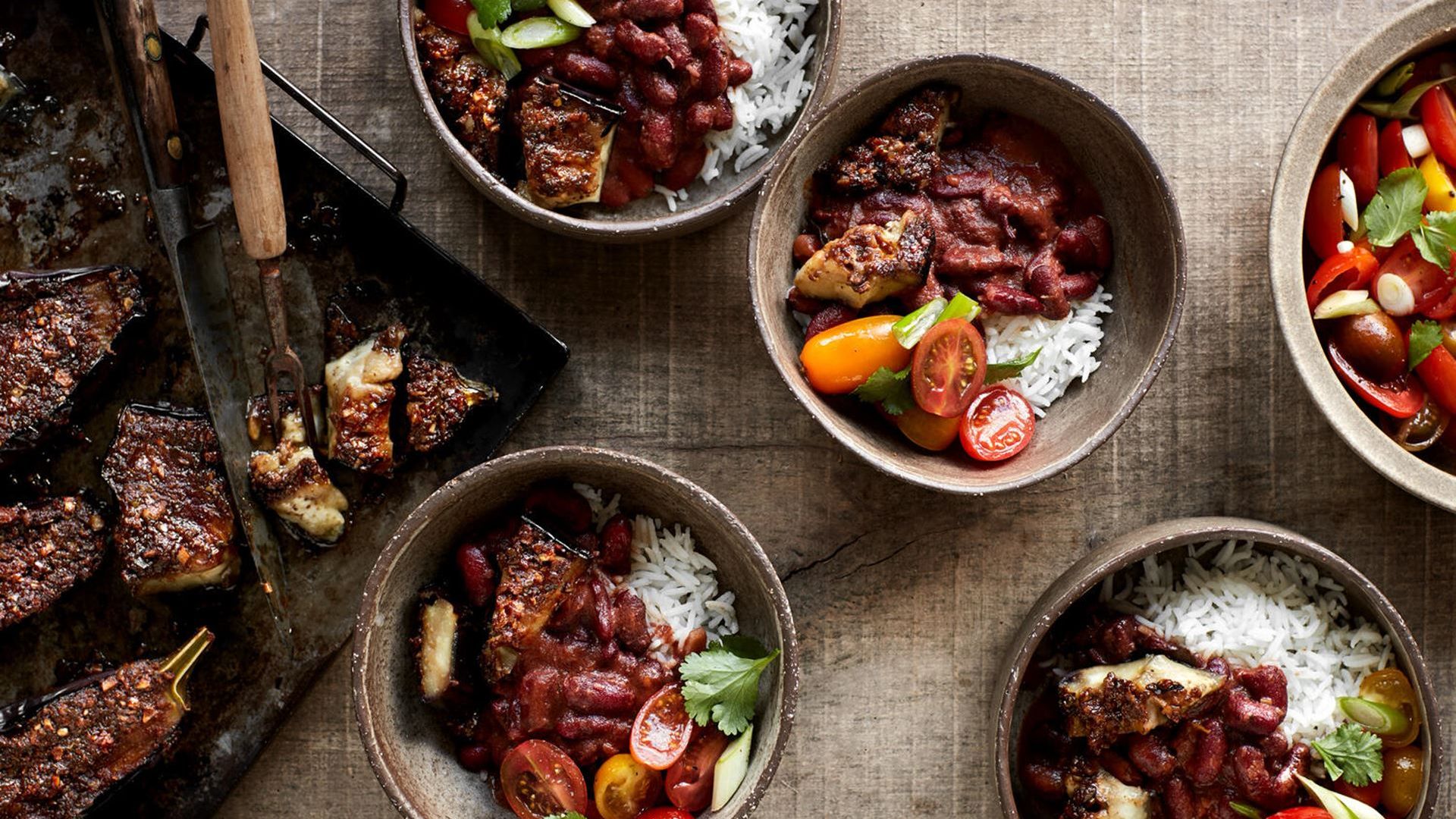 Caribisk ris og bønner med jerk-auberginer