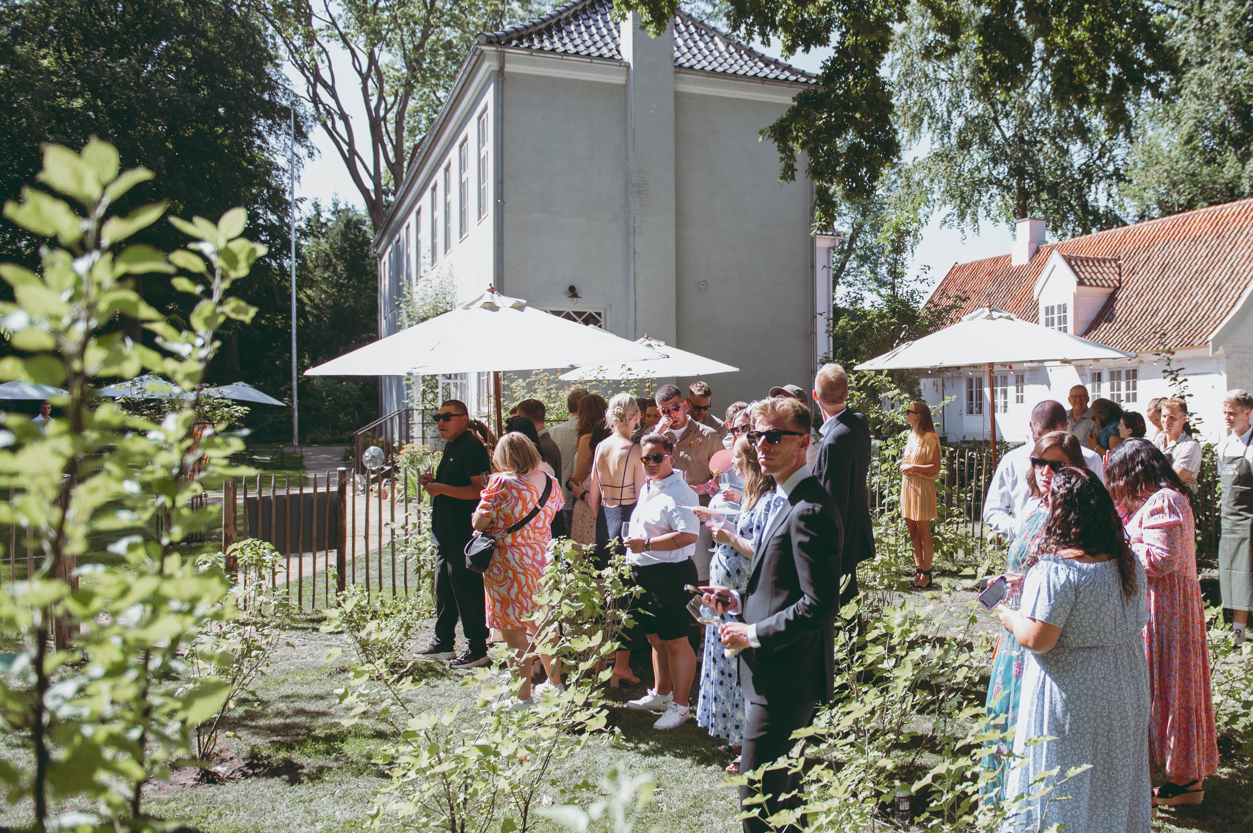 Familiefest i en af stuerne på Fasangården