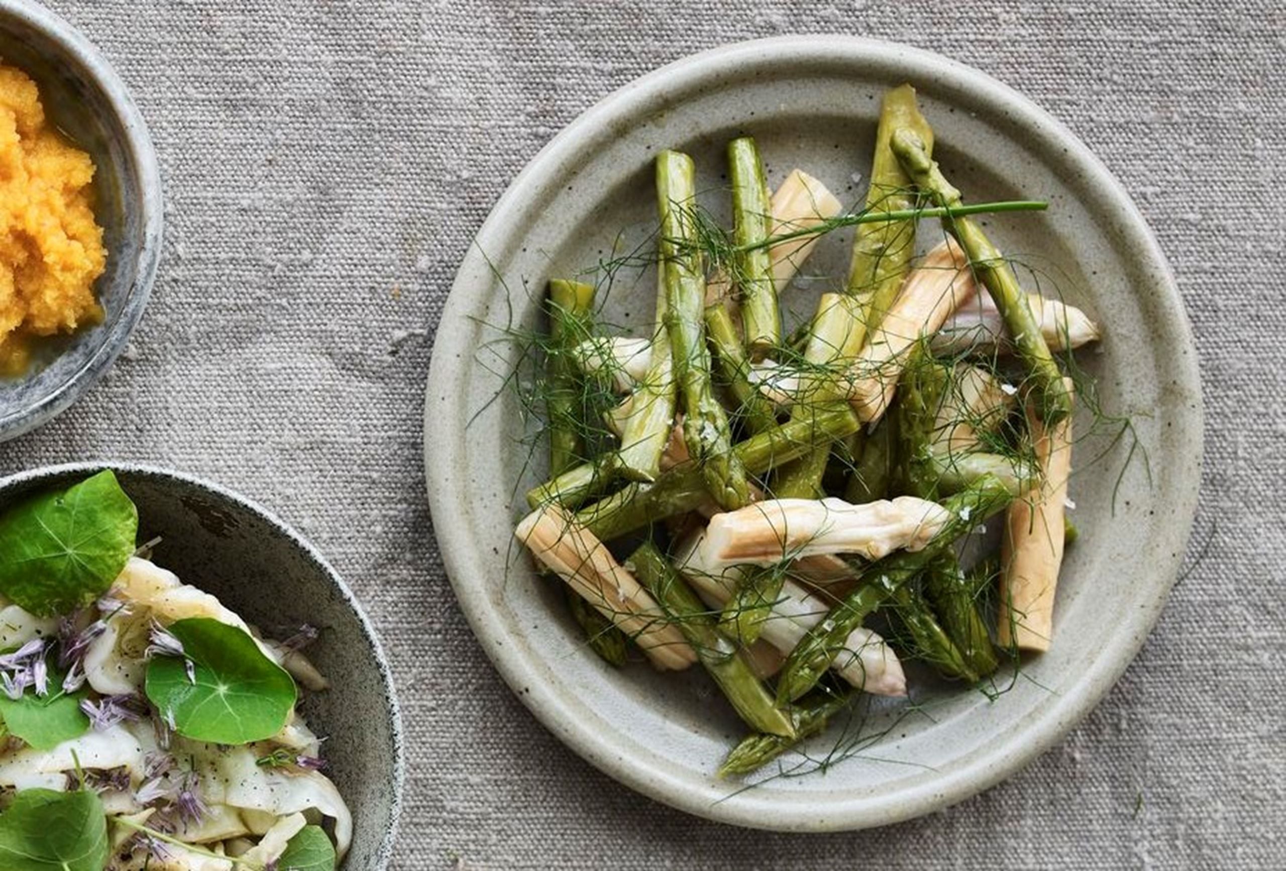 Syltede asparges og løg