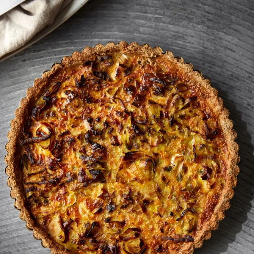 Porretærte med timian og rugmelsbund