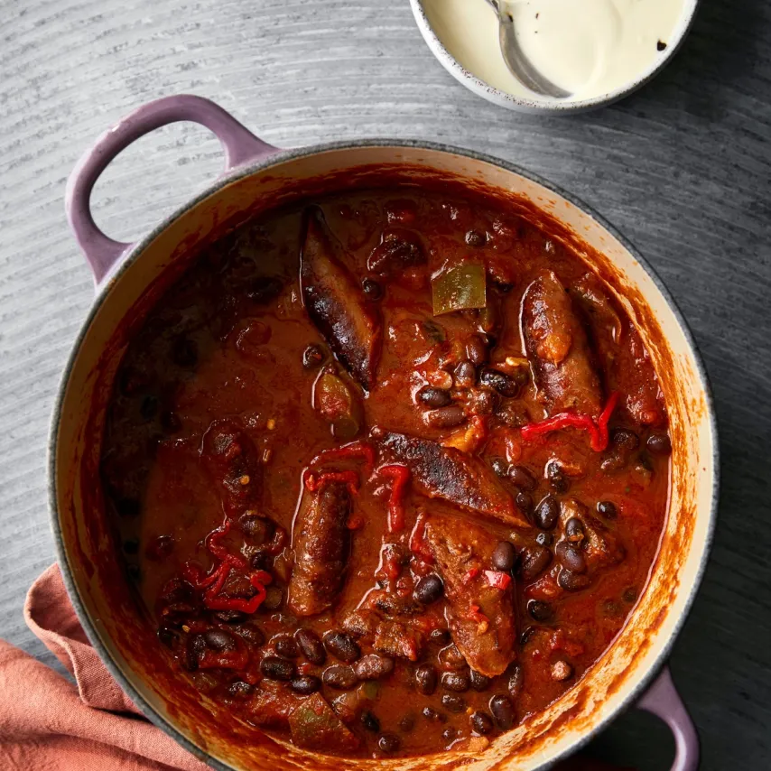 Chili con carne med merquezpølser, sorte bønner og ras el hanout
