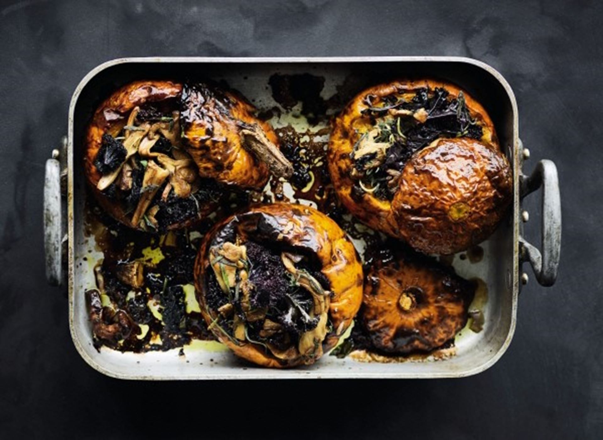 Bagt græskar med svampe