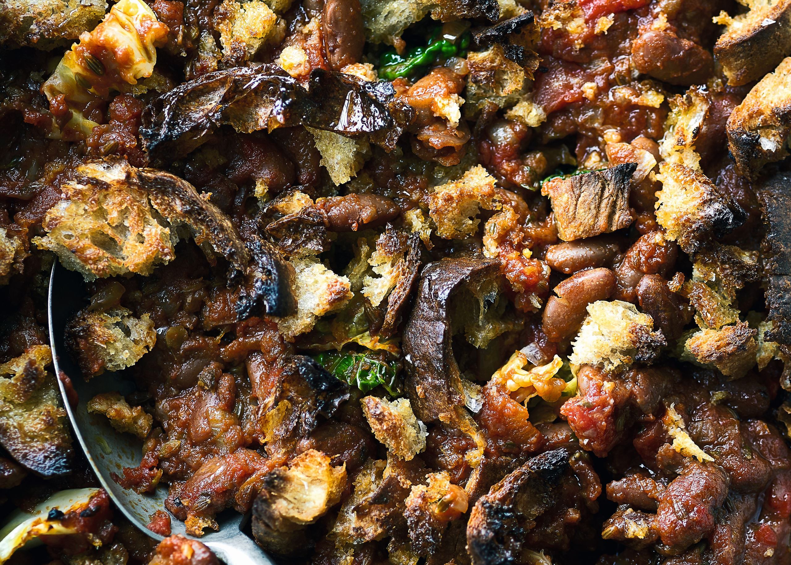 Bagte bønner med savoykål og persillepest