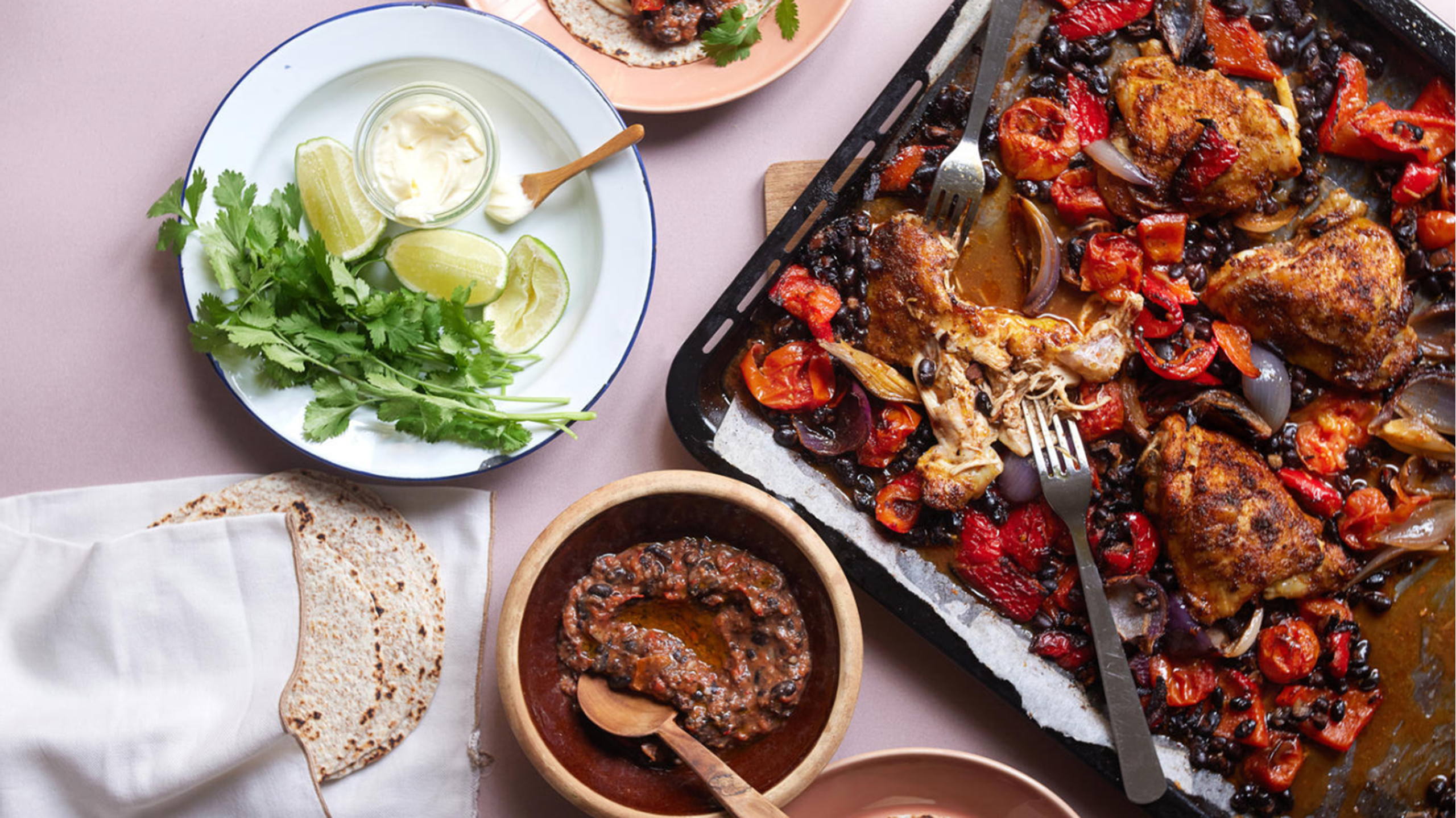 Pulled kylling med sorte bønner