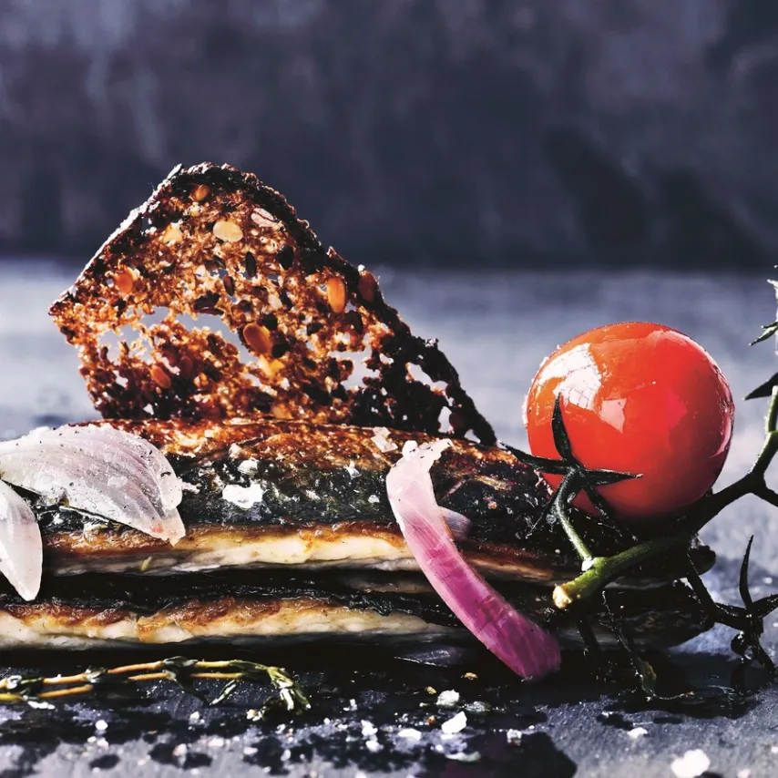 Ristet makrel med syltede tomater