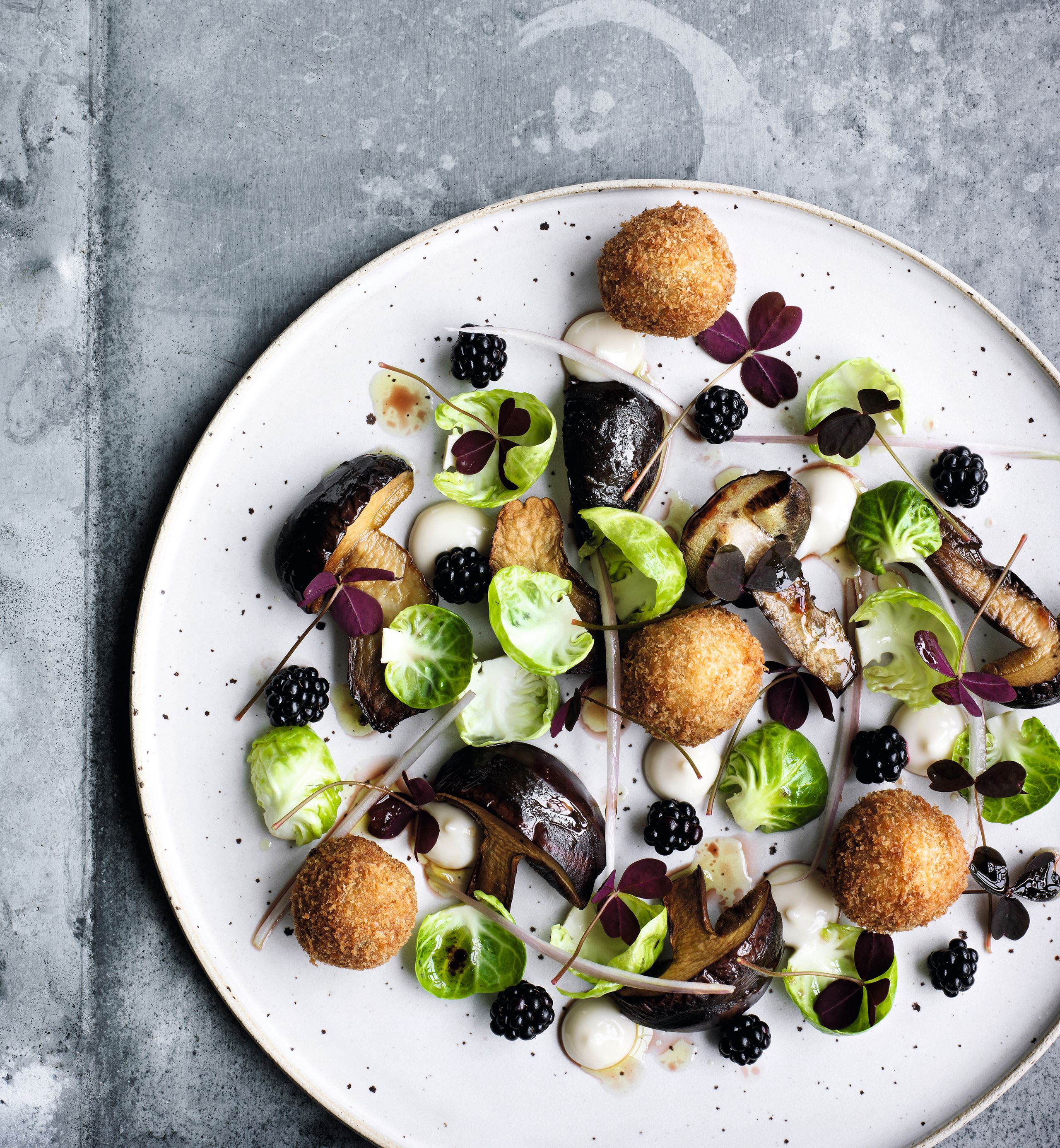 Stegte karljohansvampe med bygkroketter