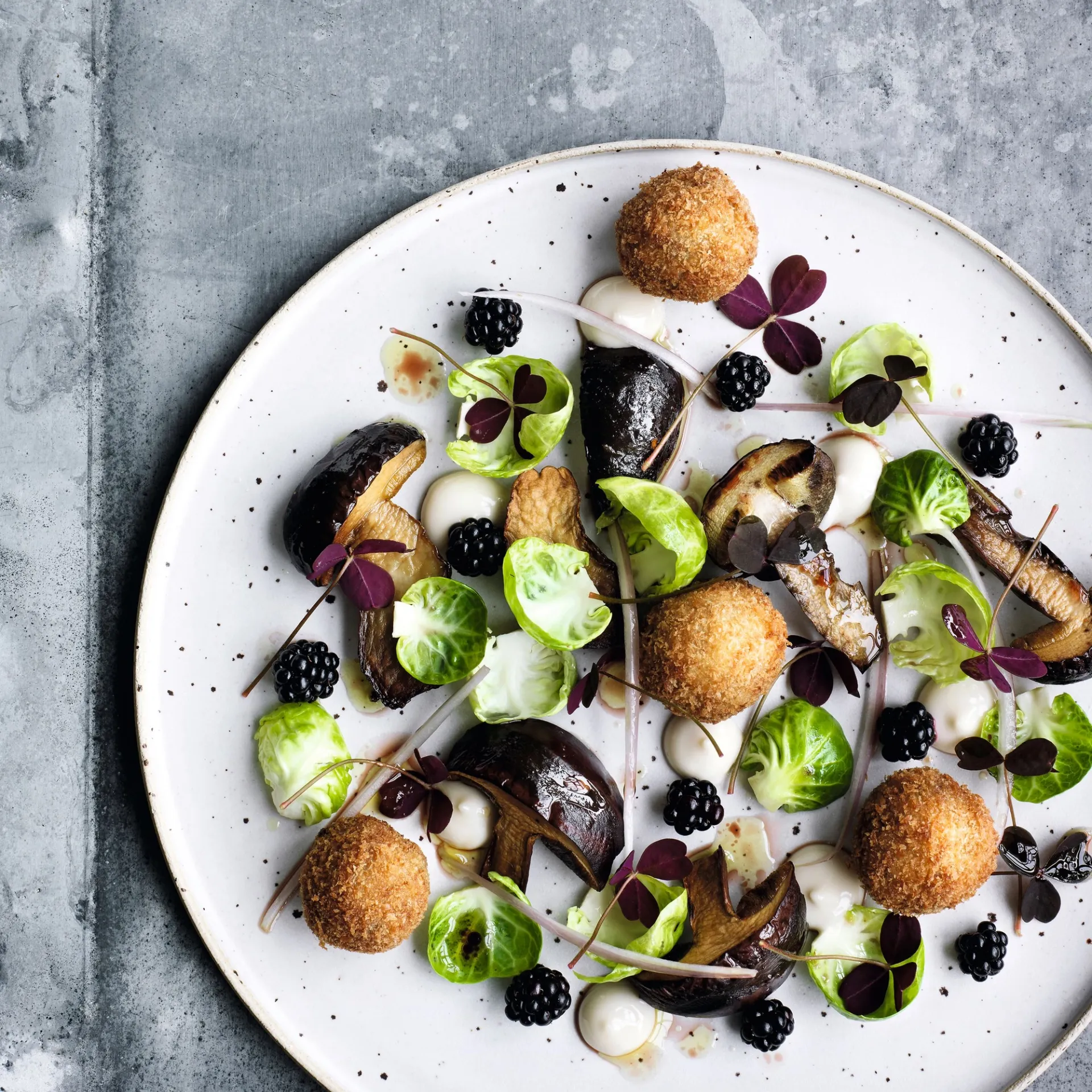 Stegte karljohansvampe med bygkroketter