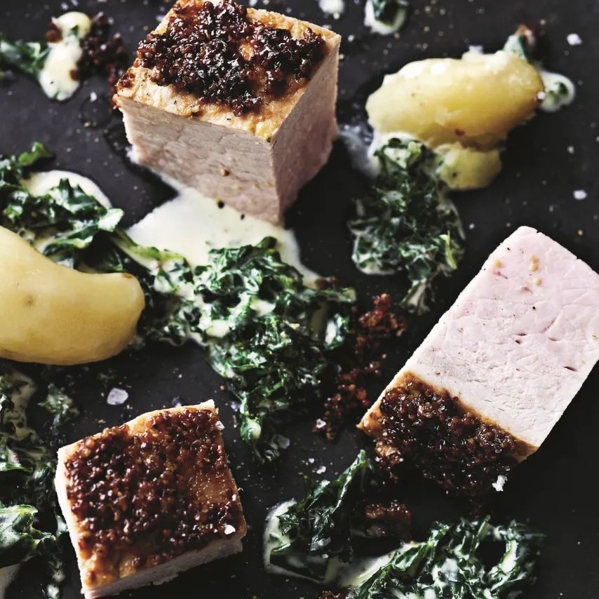 Glaseret skinke med stuvet grønkål