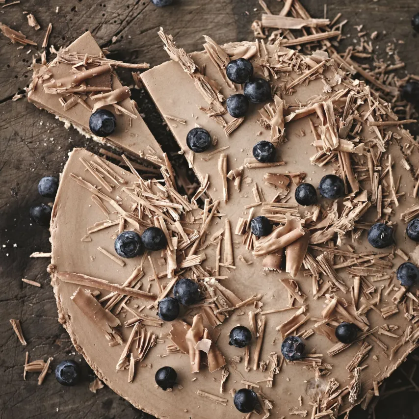 Makronbrund med lys chokolademousse og sød sherry