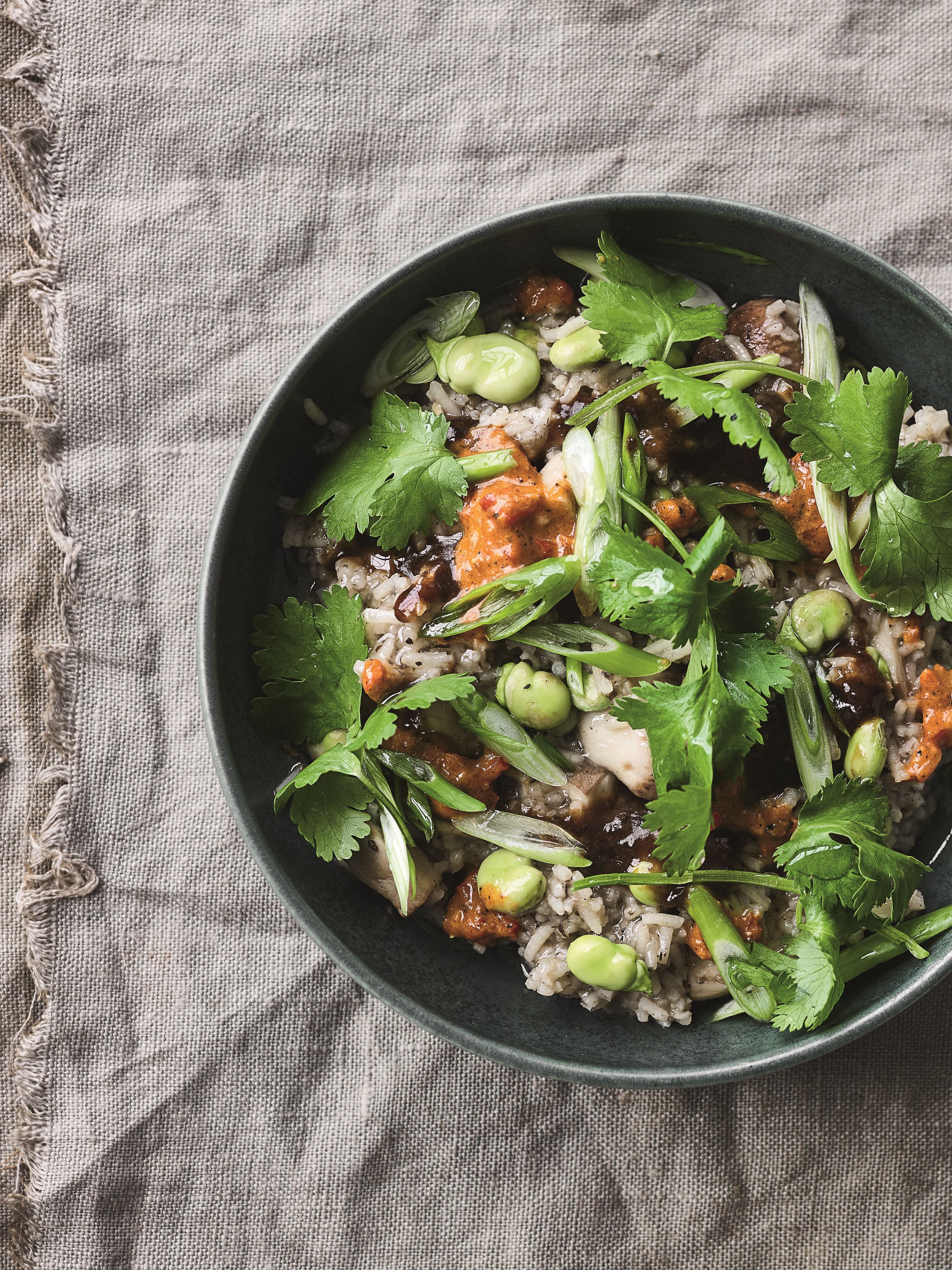 Risgrød med svampe, hoisinsauce og hestebønner