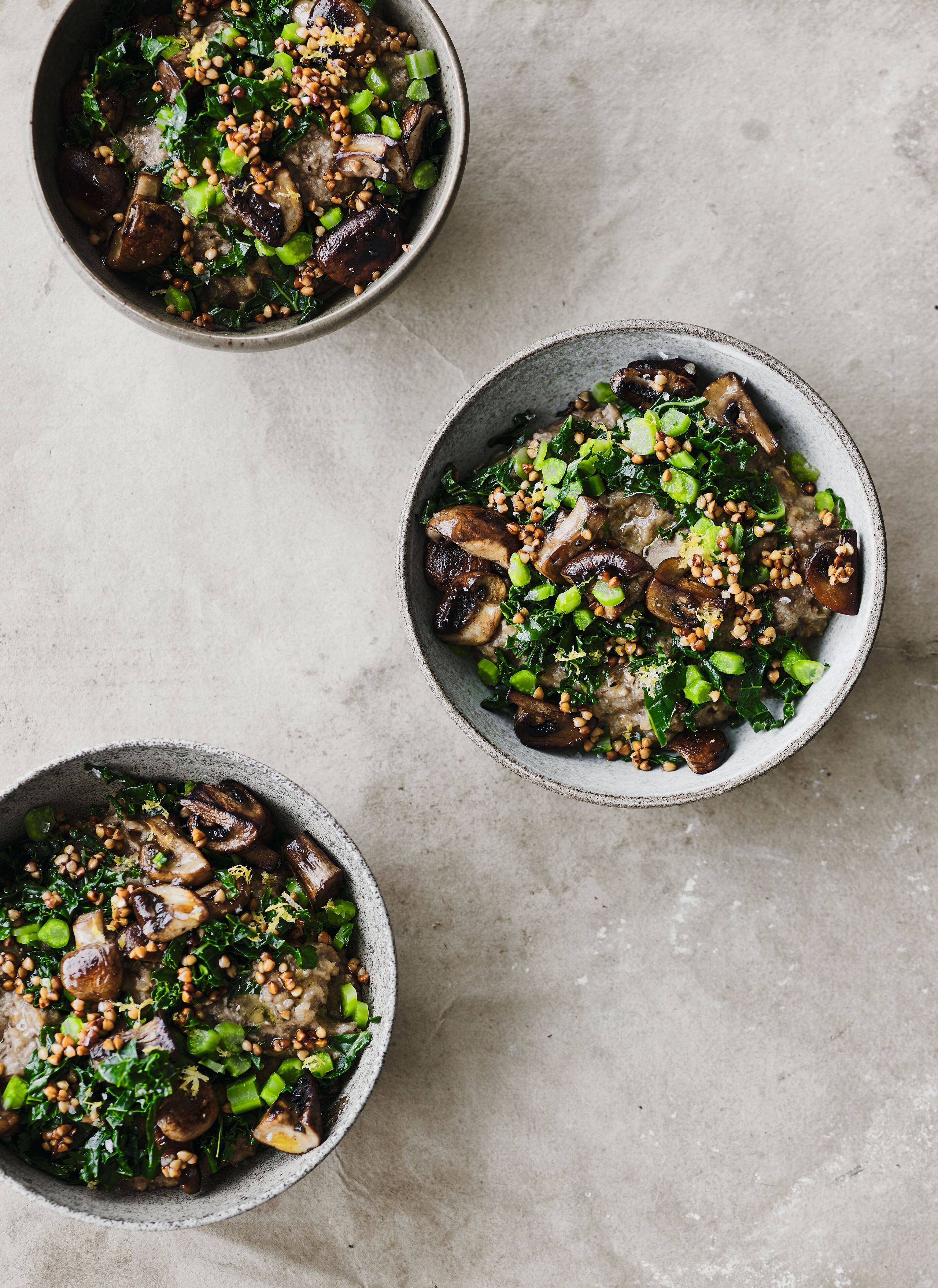 Havreboghvedegrød med svampe og dampet grønkål
