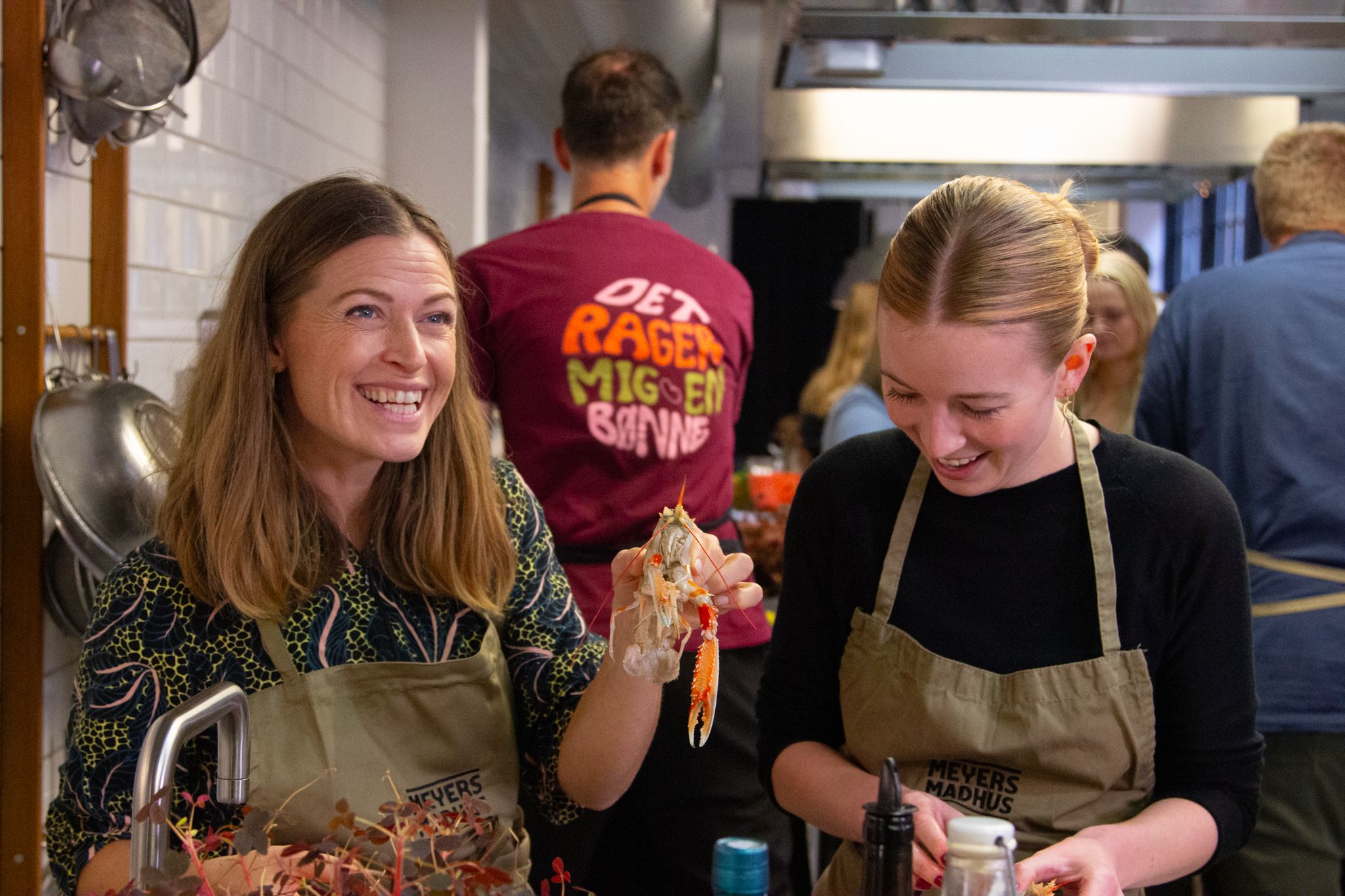 Madlavning i køkkenet