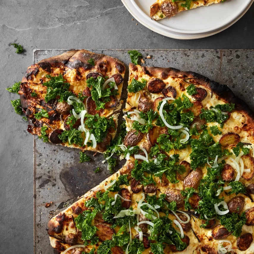 Pizza med restekartofler og grønkål