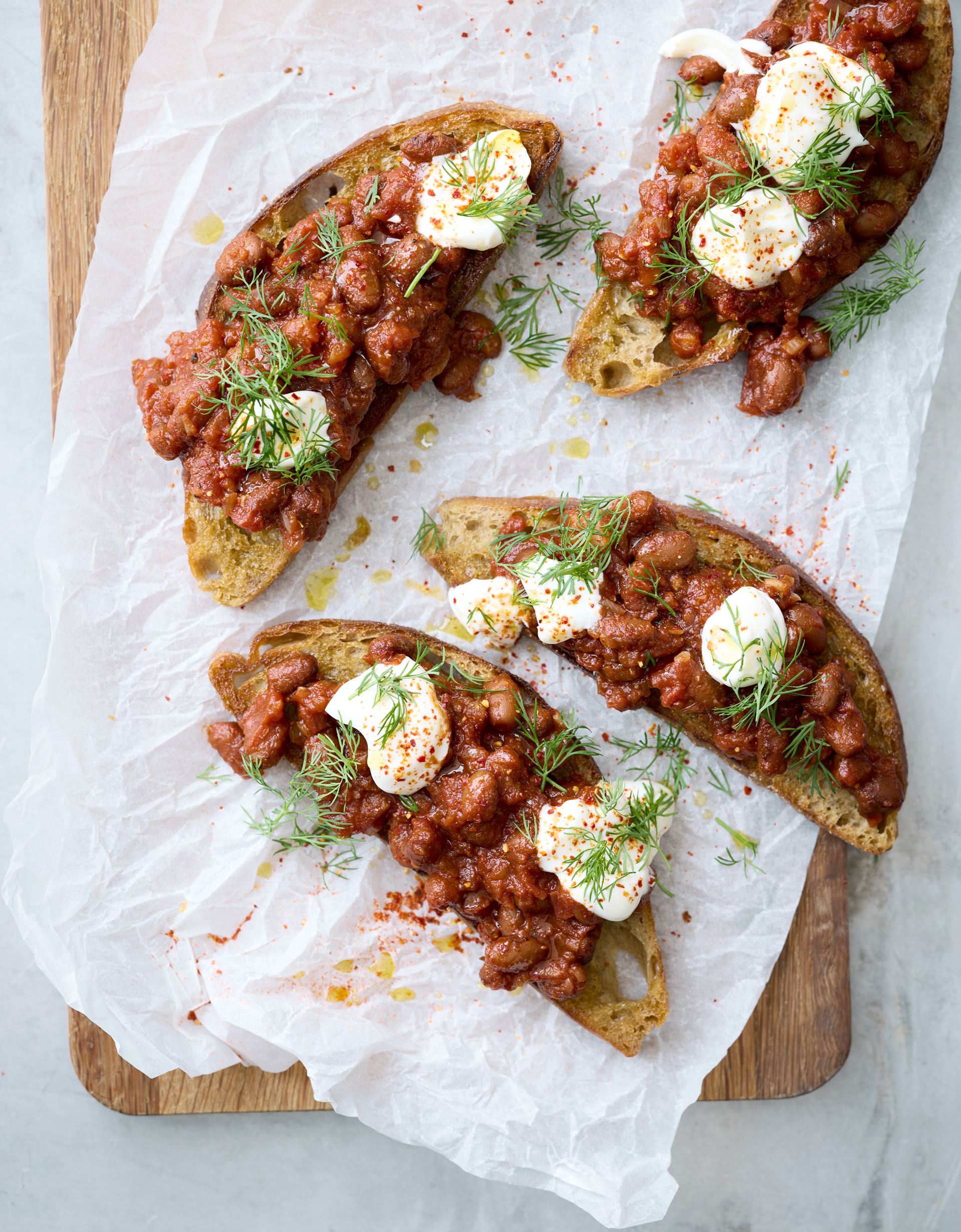 Baked beans på stegt brød