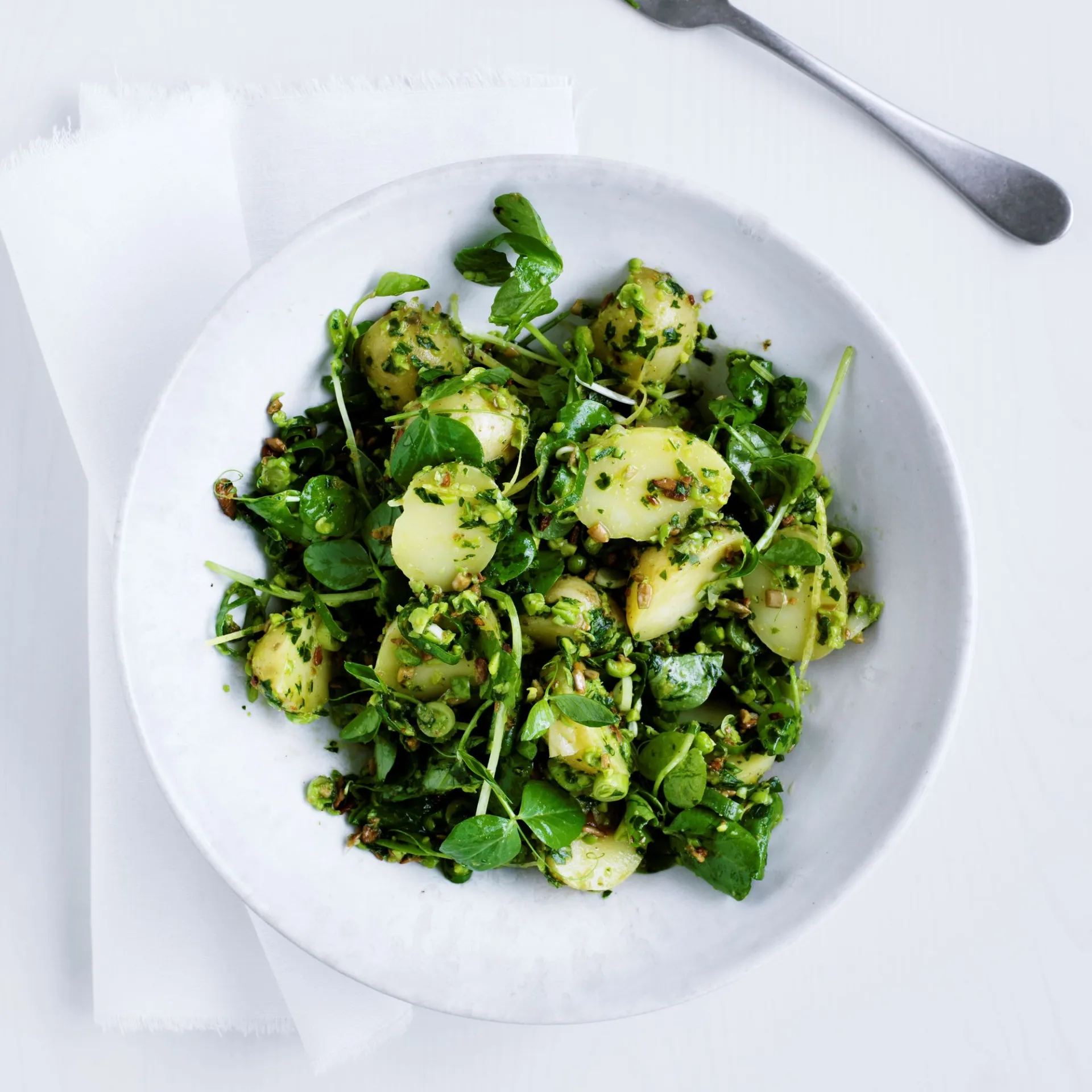 Små kartofler med løvstikke og vesterhavsost