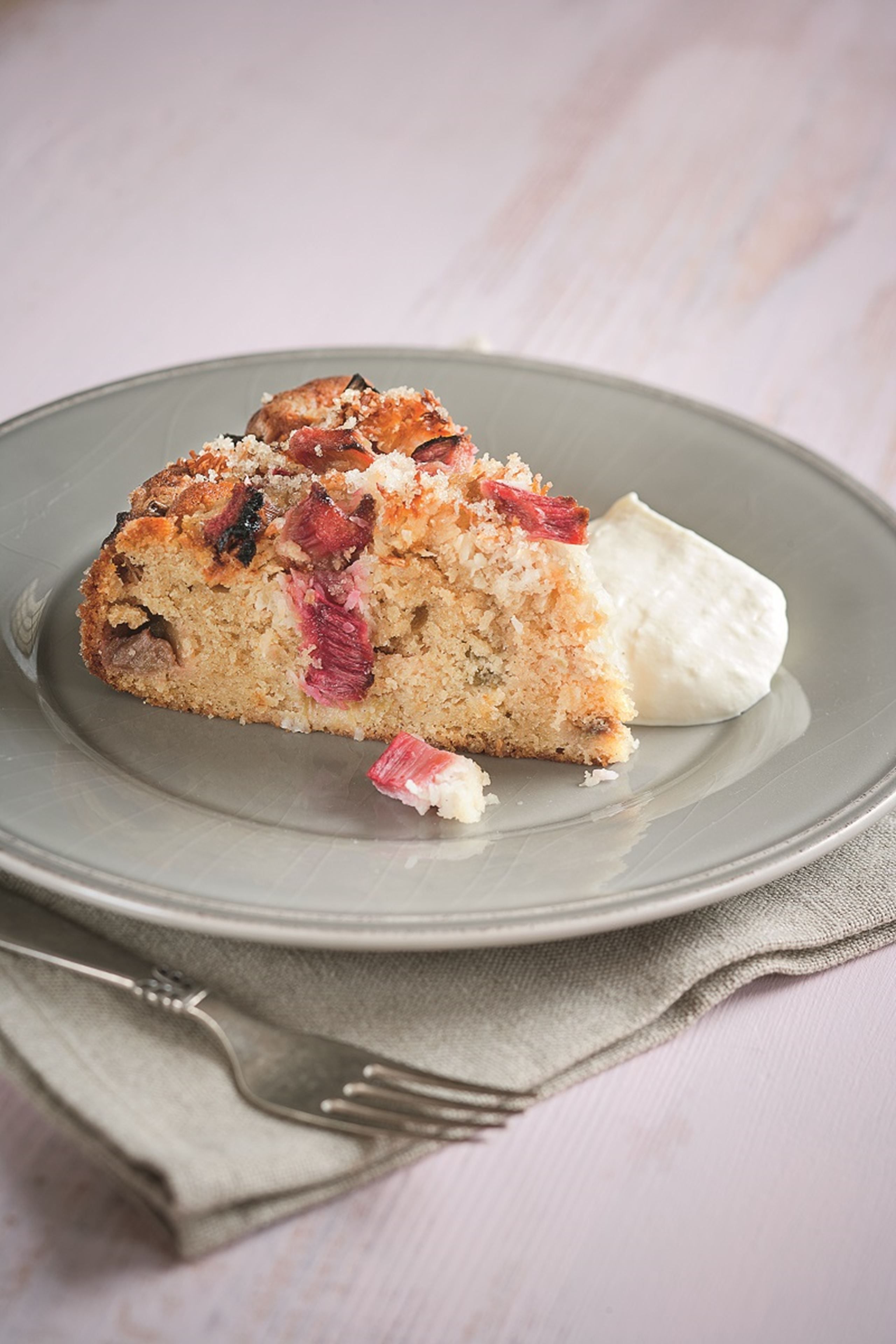 Kage med rabarber og kokos