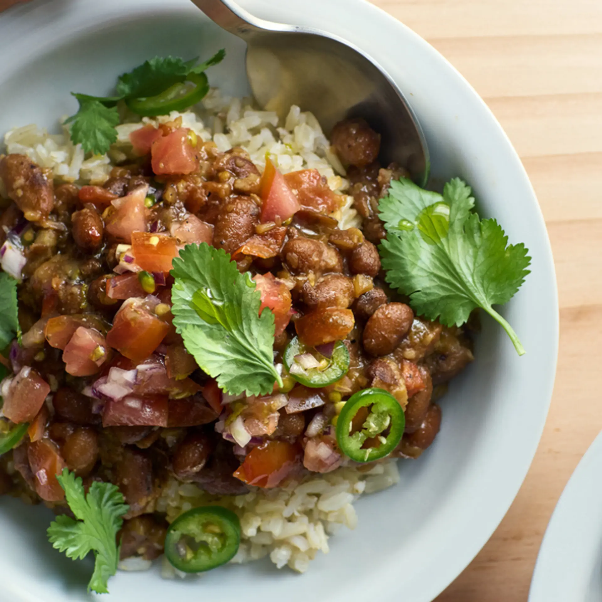 BØNNEGRYDE MED PICO DE GALLO-SALSA