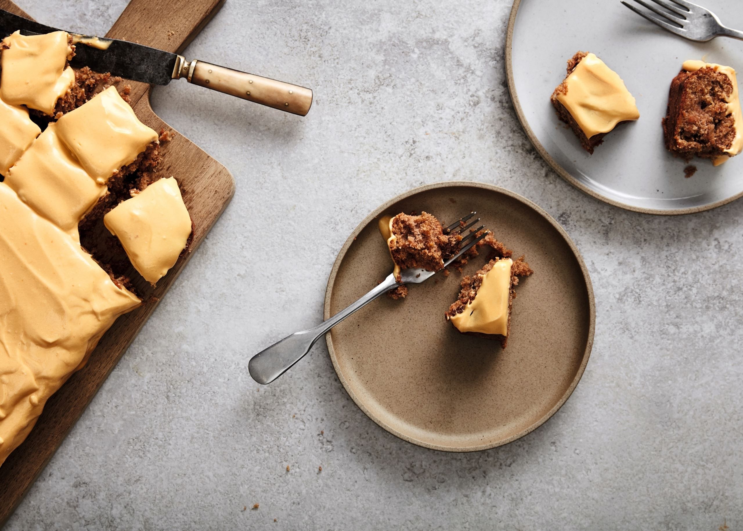 Glutenfri gulerodskage med havtornscreme