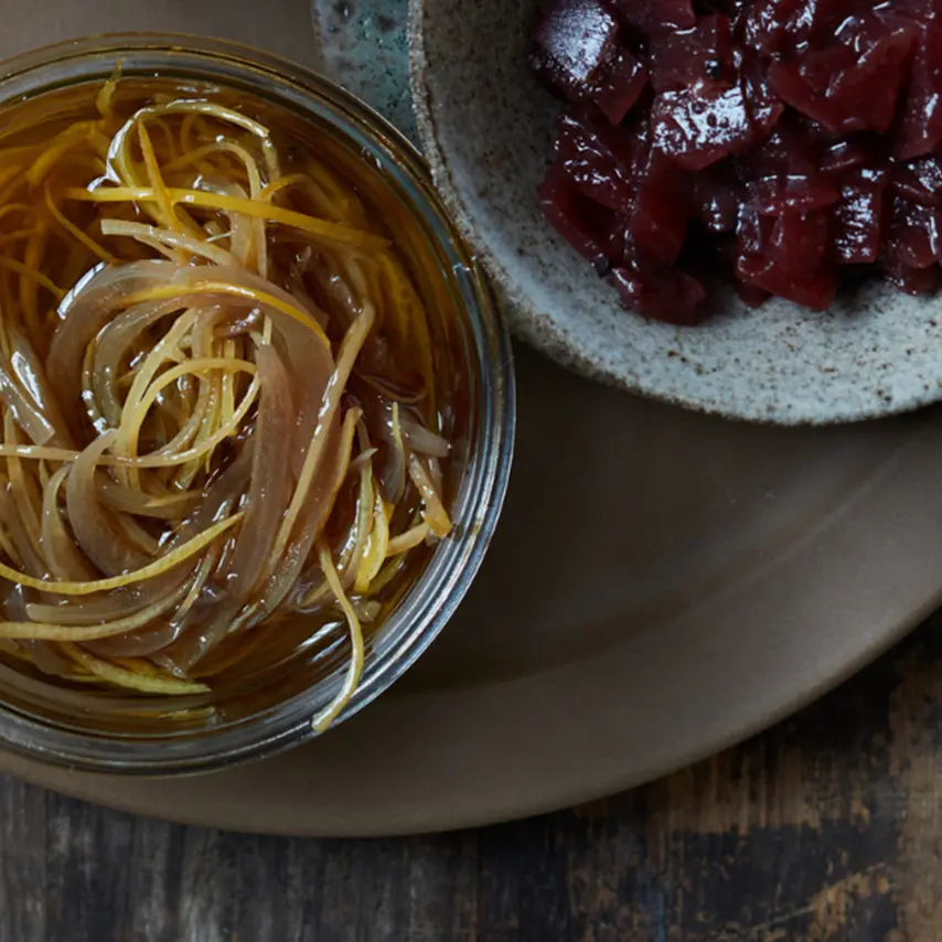 Confit af rødløg og citronskal