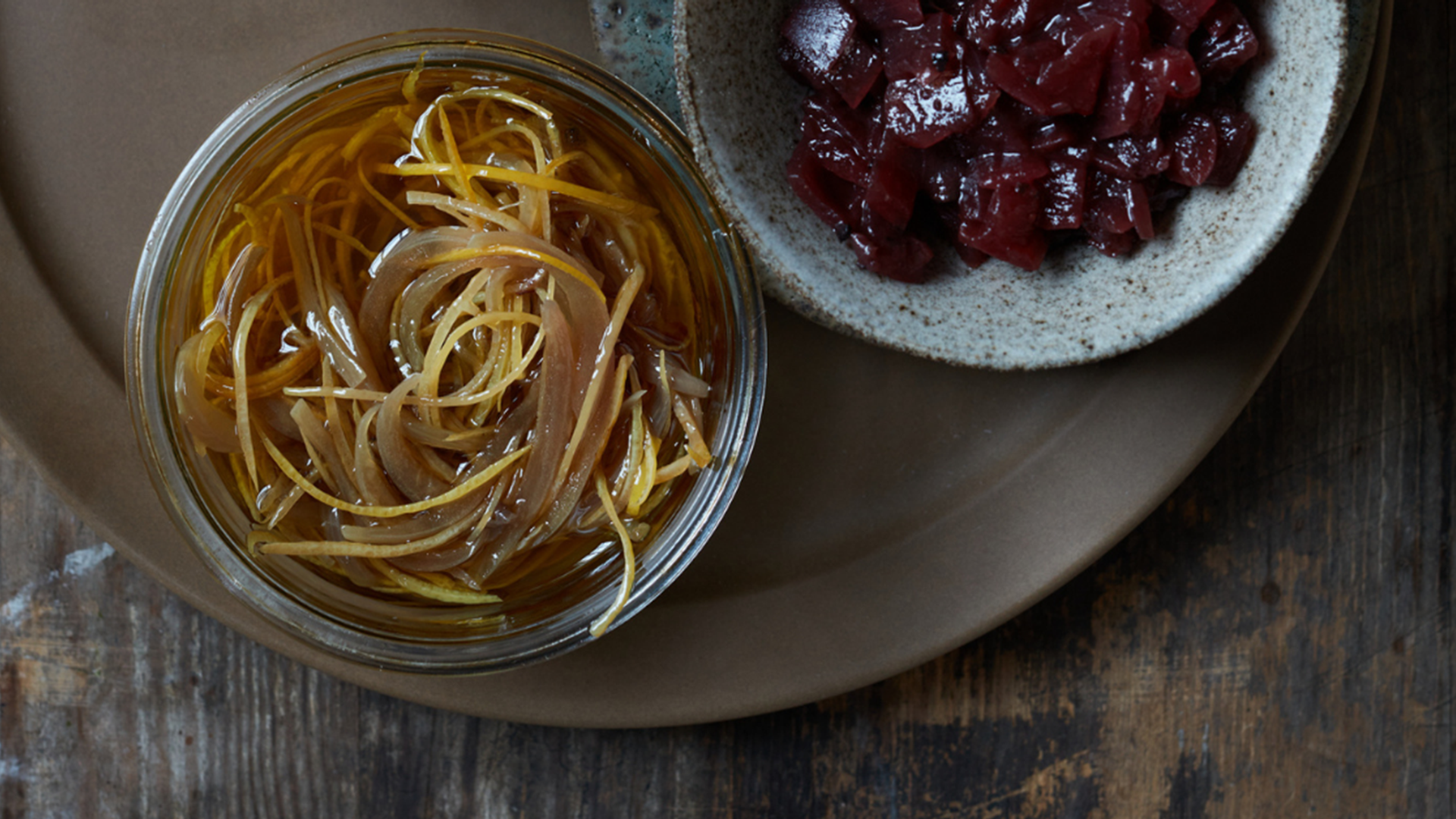 Confit af rødløg og citronskal