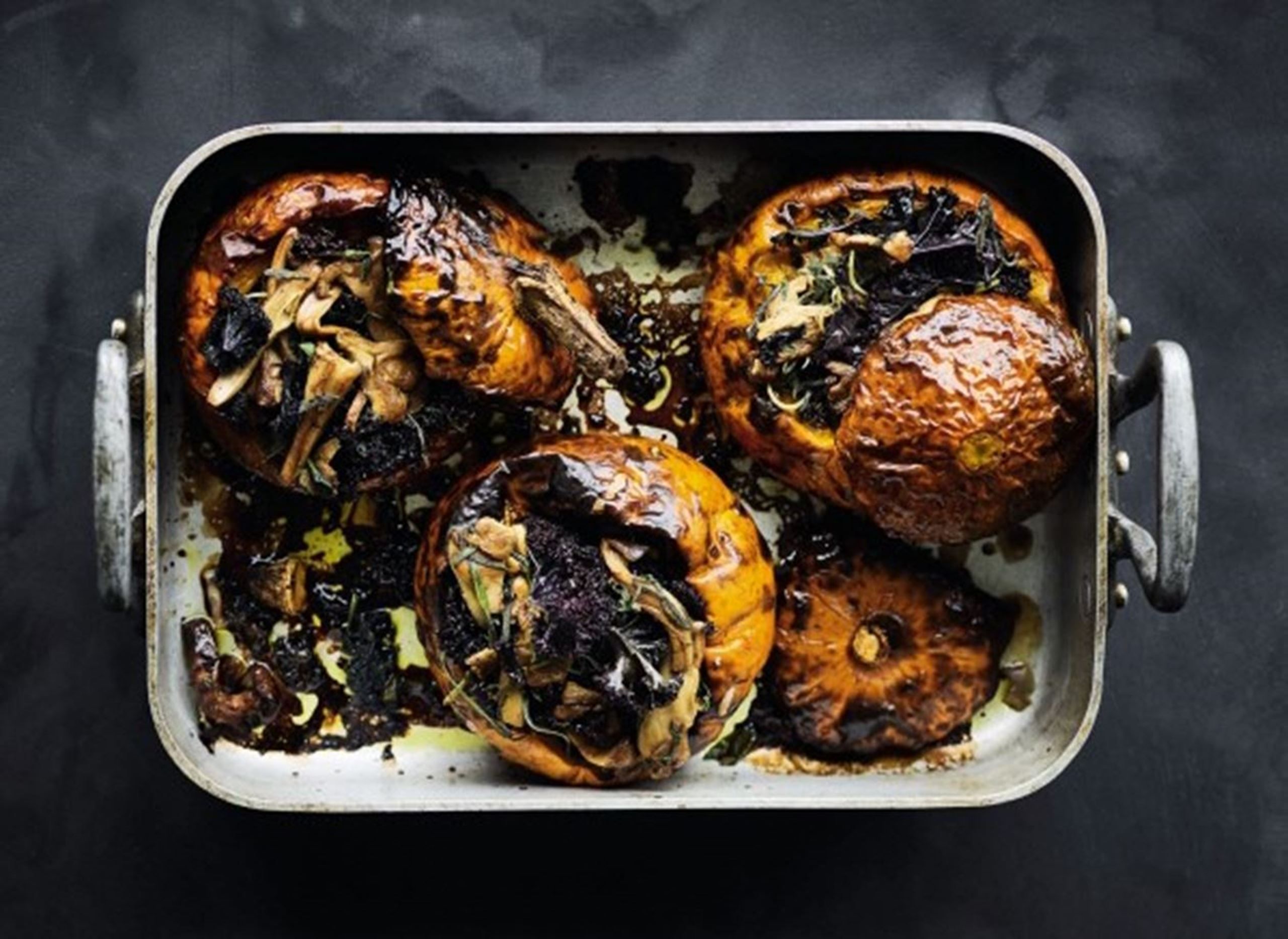 Bagt græskar med svampe