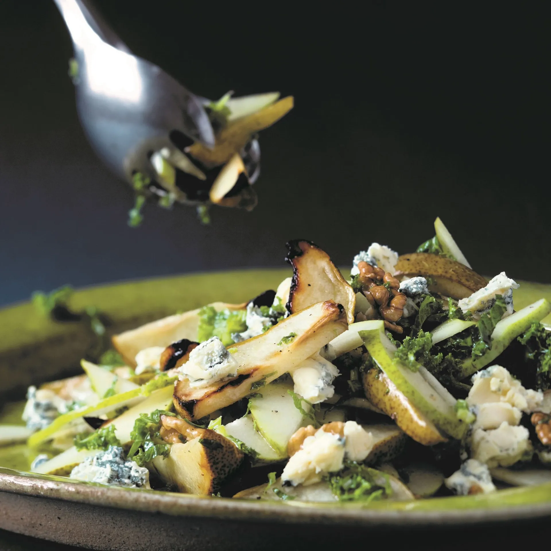 Pæresalat med grønkål og blå ost